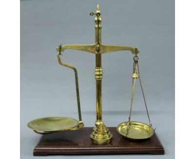 Set of AVERY SCALES. Early19th Century.  With Weights 2Lb to 1/2oz. Great Condition. Antique Metals 5